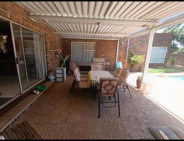 4 BEDROOM HOUSE FOR SALE IN SUNWARD PARK